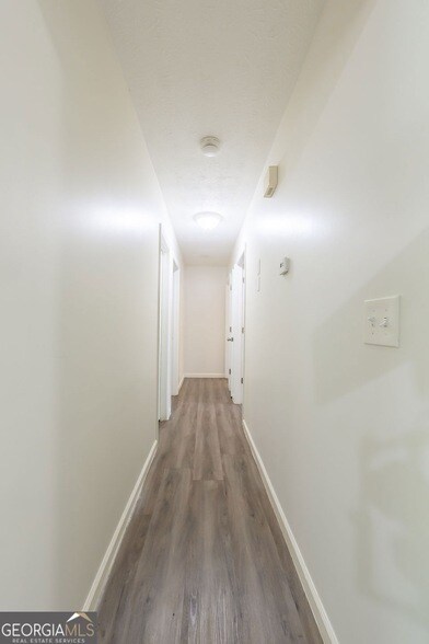 Building Photo - 2100 Whitebluff Way
