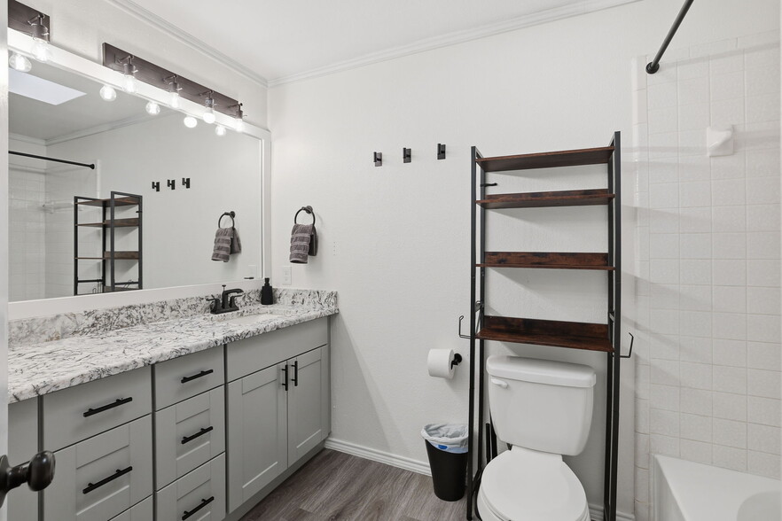 Building Photo - 1619 Collin Dr