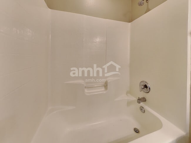 Building Photo - 405 Crystal Oaks Ln