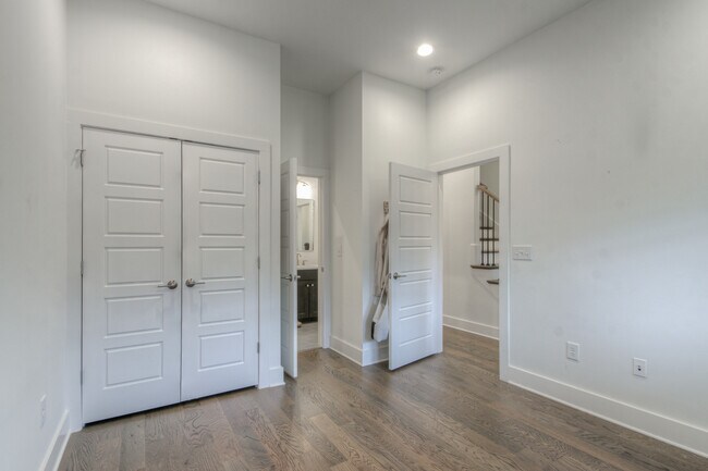 Building Photo - 1602B 12th Ave N