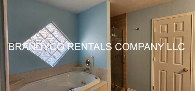 Building Photo - 4509 Twin Oaks Cir