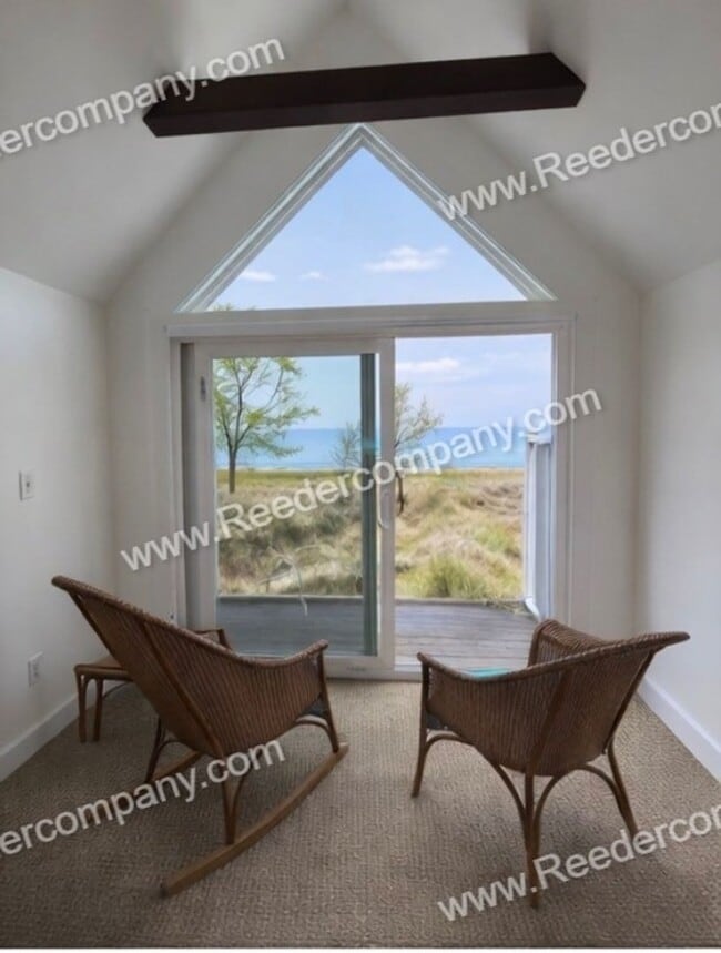 Building Photo - Beautifully updated 3 bed 2 bath house in Miller Beach.