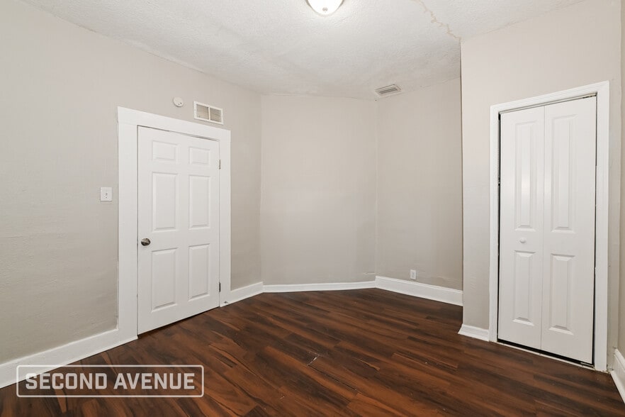 Building Photo - 1548 W 23rd St