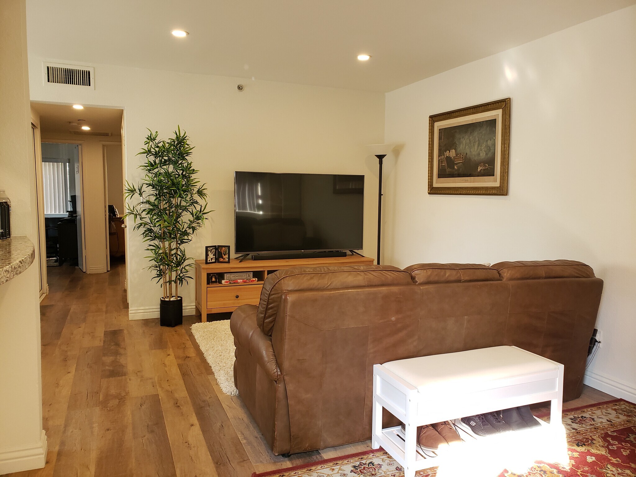 Building Photo - 557 W Stocker St