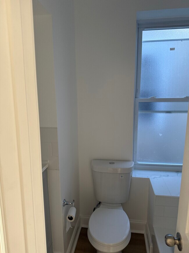 Building Photo - 2431 N Bancroft St