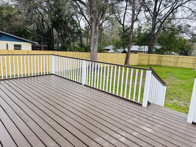 Building Photo - 329 NE 2nd St