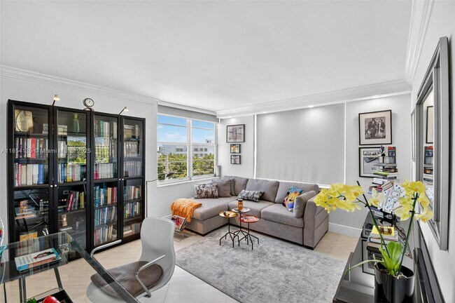 Building Photo - 9250 W Bay Harbor Dr