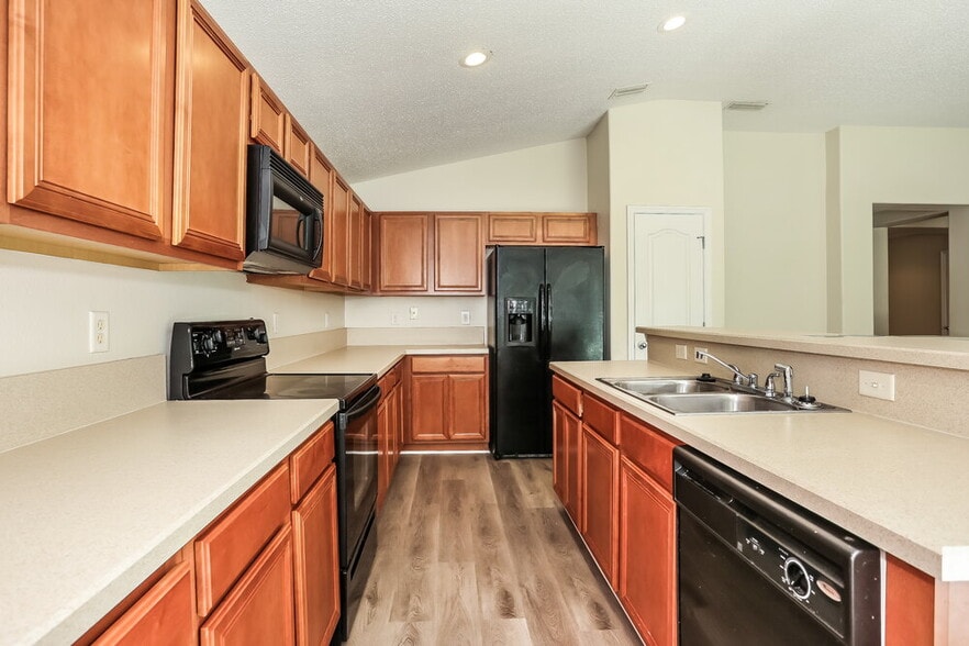 Building Photo - 11390 Emma Oaks Ln