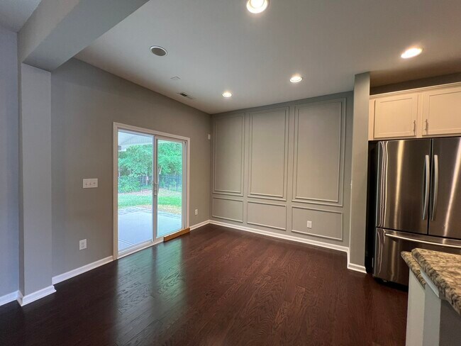 Building Photo - 2198 Laurens Dr