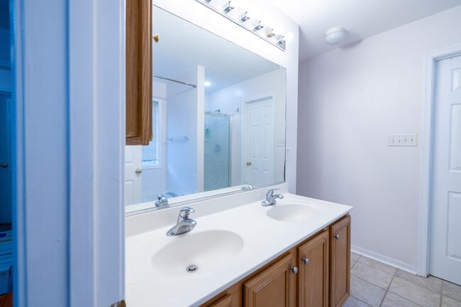 Building Photo - 305 Jamerson Ct