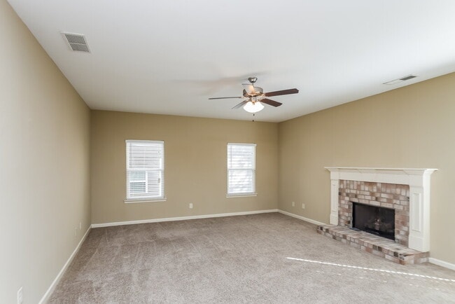 Building Photo - 66 Crescent Woode Way