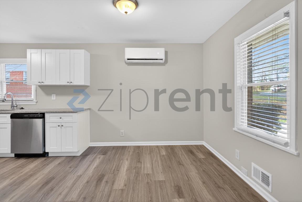 Building Photo - Unit A