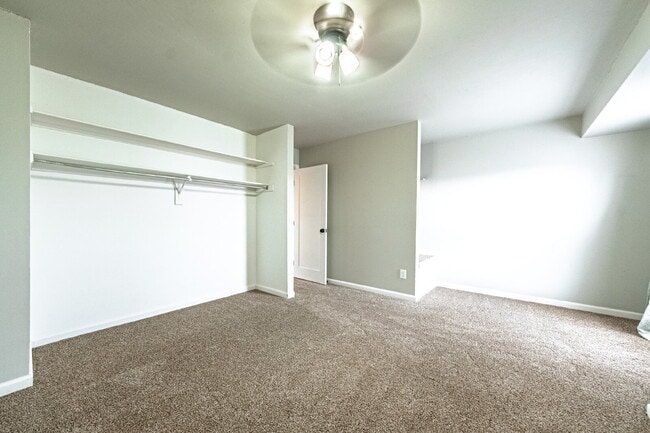 Building Photo - Beautiful Townhome with 3bedrooms and 3 bathrooms, and 1 car garage for rent.