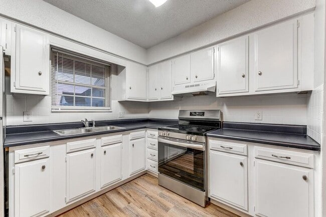 Building Photo - 740 N 6th St