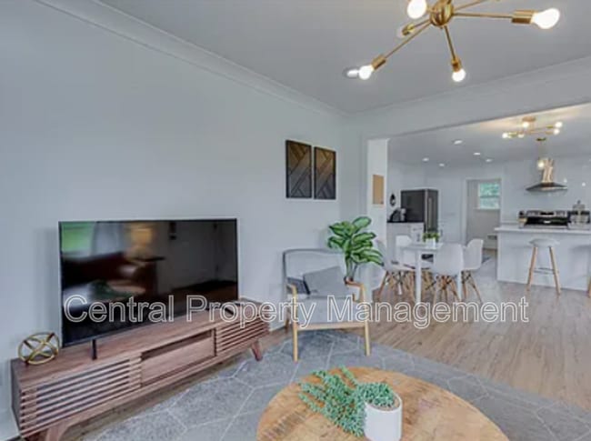 Building Photo - 1126 N Hwy 25 Bypass