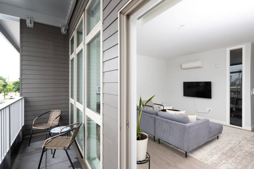 Building Photo - 211 W Mineral St