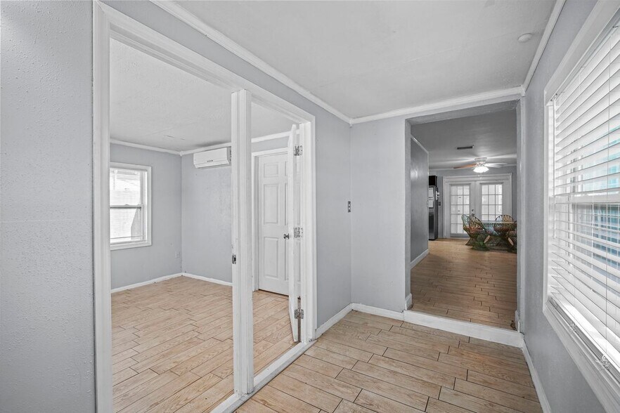 Building Photo - 818 Hampton Way