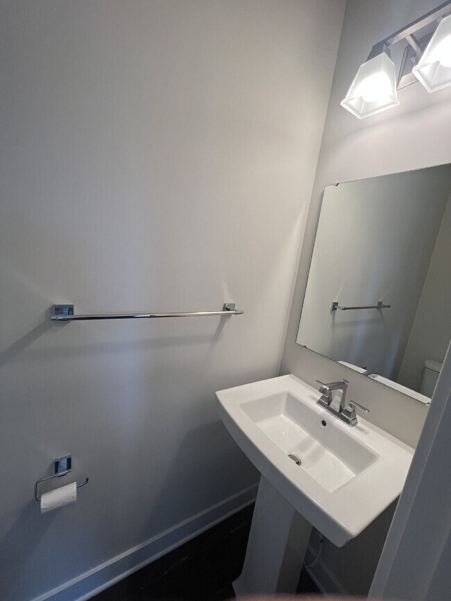 Building Photo - Exceptional 3-Level Corner Unit Townhome w...