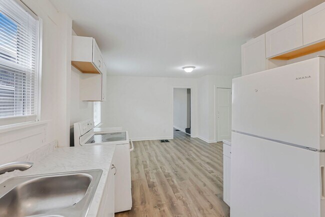 Building Photo - 1997-1999 W Broad St