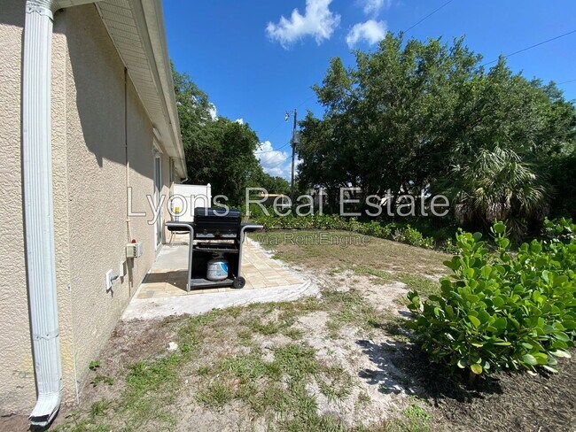Building Photo - 324 Lomond Dr