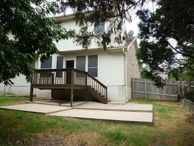 Building Photo - 414 Darkwoods Dr
