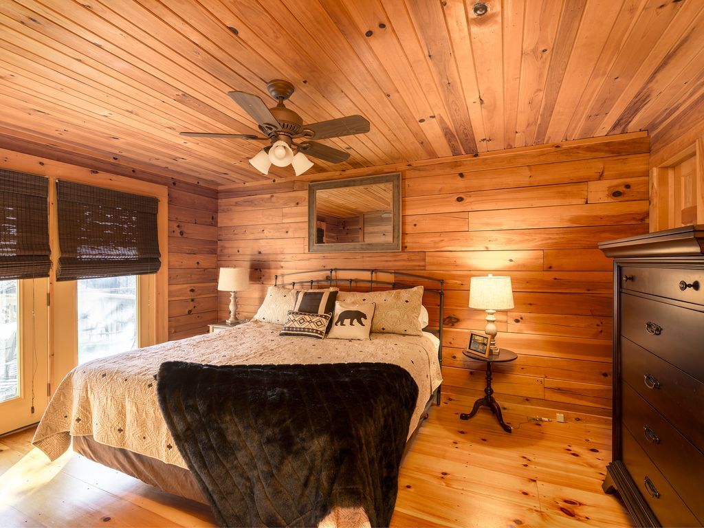 Master Bedroom on main level - 404 Owls Brow