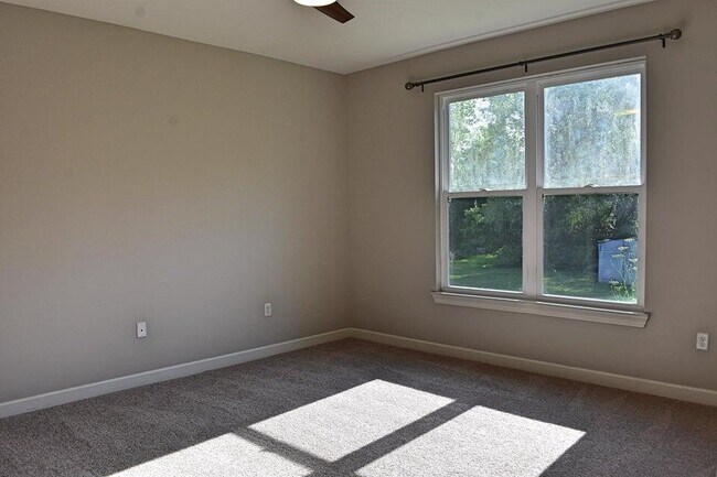 Building Photo - 416 Tropical Way