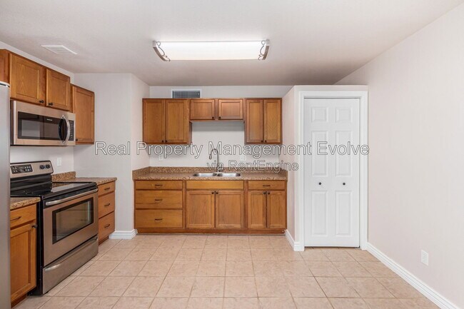 Building Photo - 5438 S 46th Pl