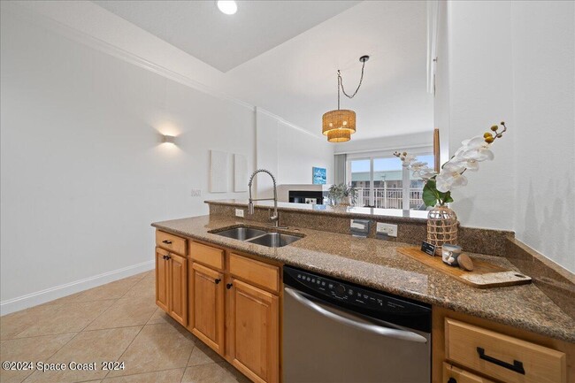 Building Photo - 601 N Miramar Ave