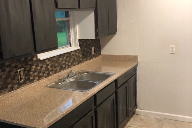 Building Photo - 8119 Rockford Dr