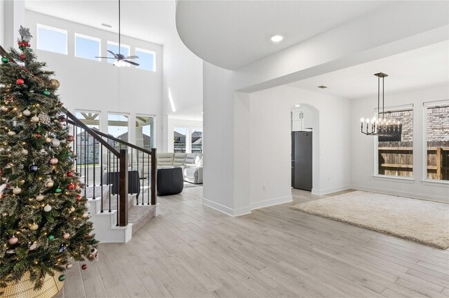 Building Photo - 396 Hollister Dr