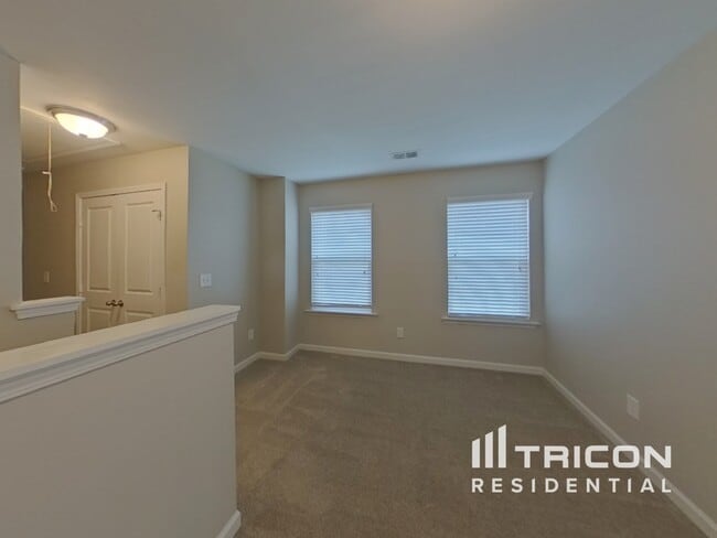 Building Photo - 2277 Wentworth Park Dr