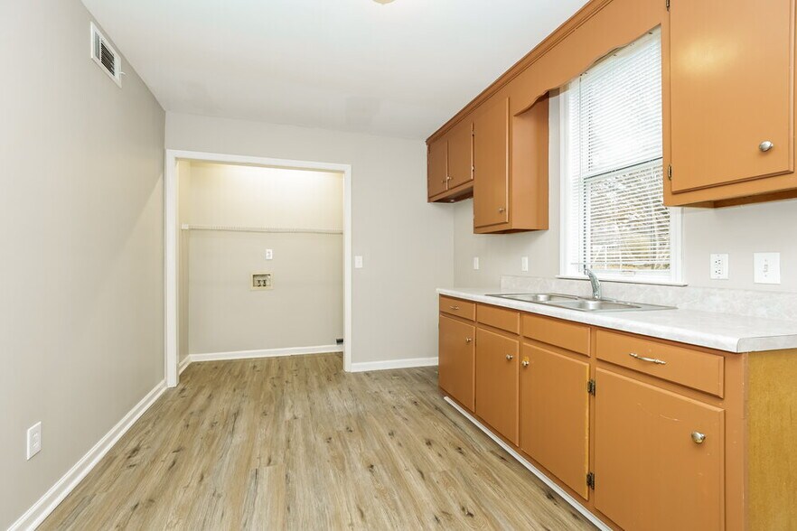 Building Photo - 139 Cedar Forest Dr