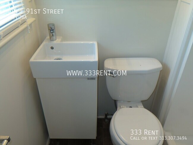 Building Photo - 414 E 91st St