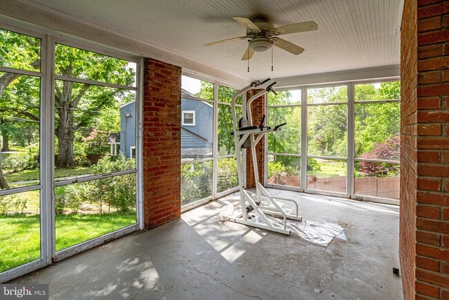 Building Photo - 609 Upland Pl