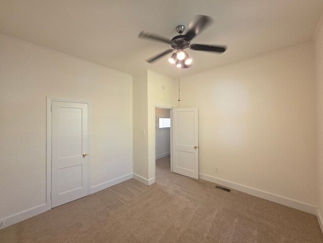 Building Photo - 412 Park Ave