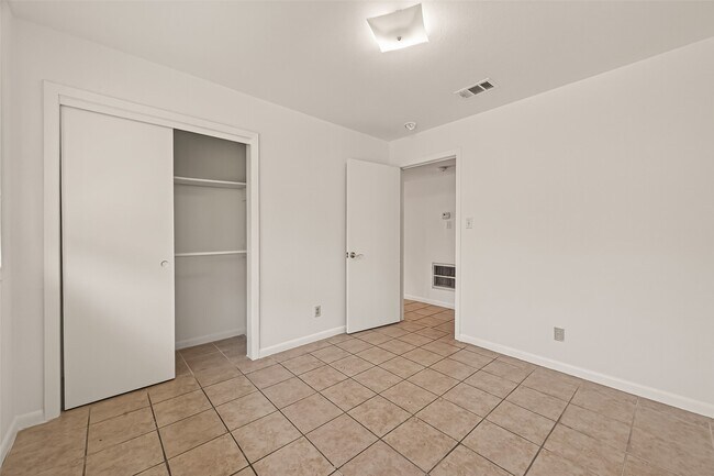 Building Photo - 6426 Mobud Dr