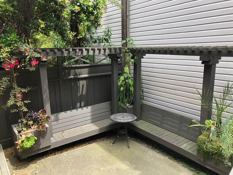 Building Photo - 651 14th St