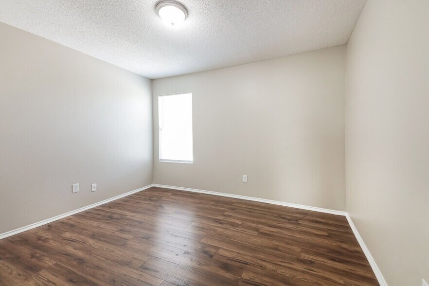 Building Photo - 1435 Foxwood Ln
