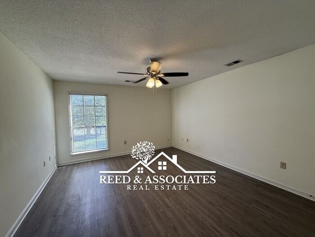Building Photo - Spacious: 3 Bedroom in Cordova!