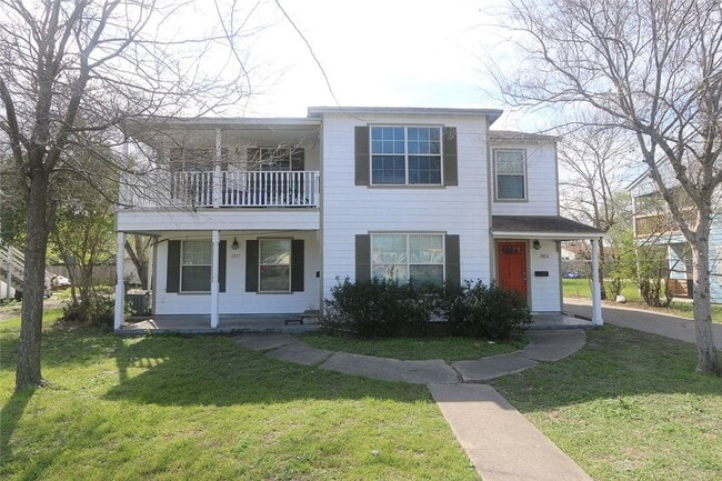 Building Photo - 2927 S Staples St