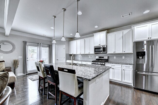 Building Photo - 1958 Lakeview Bend Way