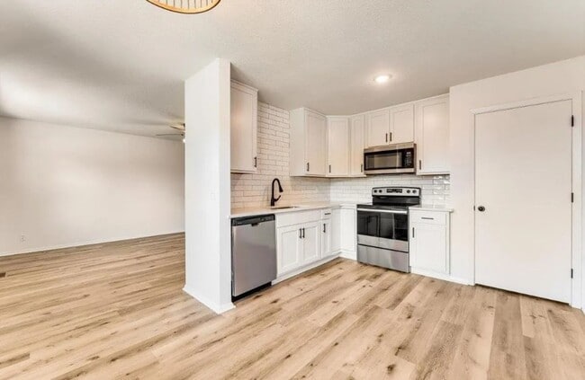 Building Photo - 2920 W Hadden St