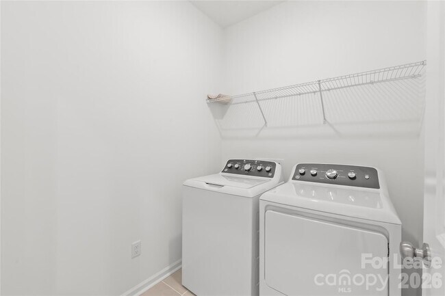 Building Photo - 204 Silver Fleet Dr