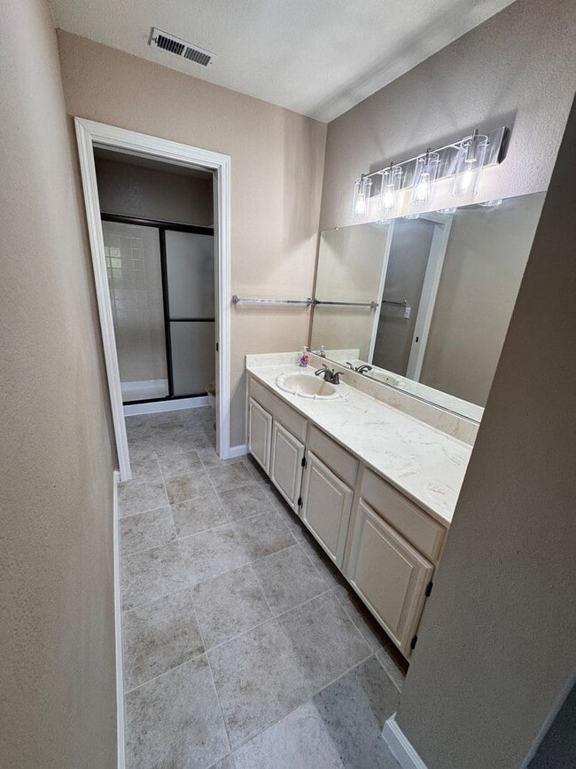 Building Photo - Move In Ready! Fremont 3 beds 2 baths Near Niles Canyon and Mission