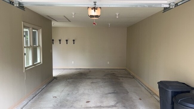 Building Photo - 2400 Hillview Ave