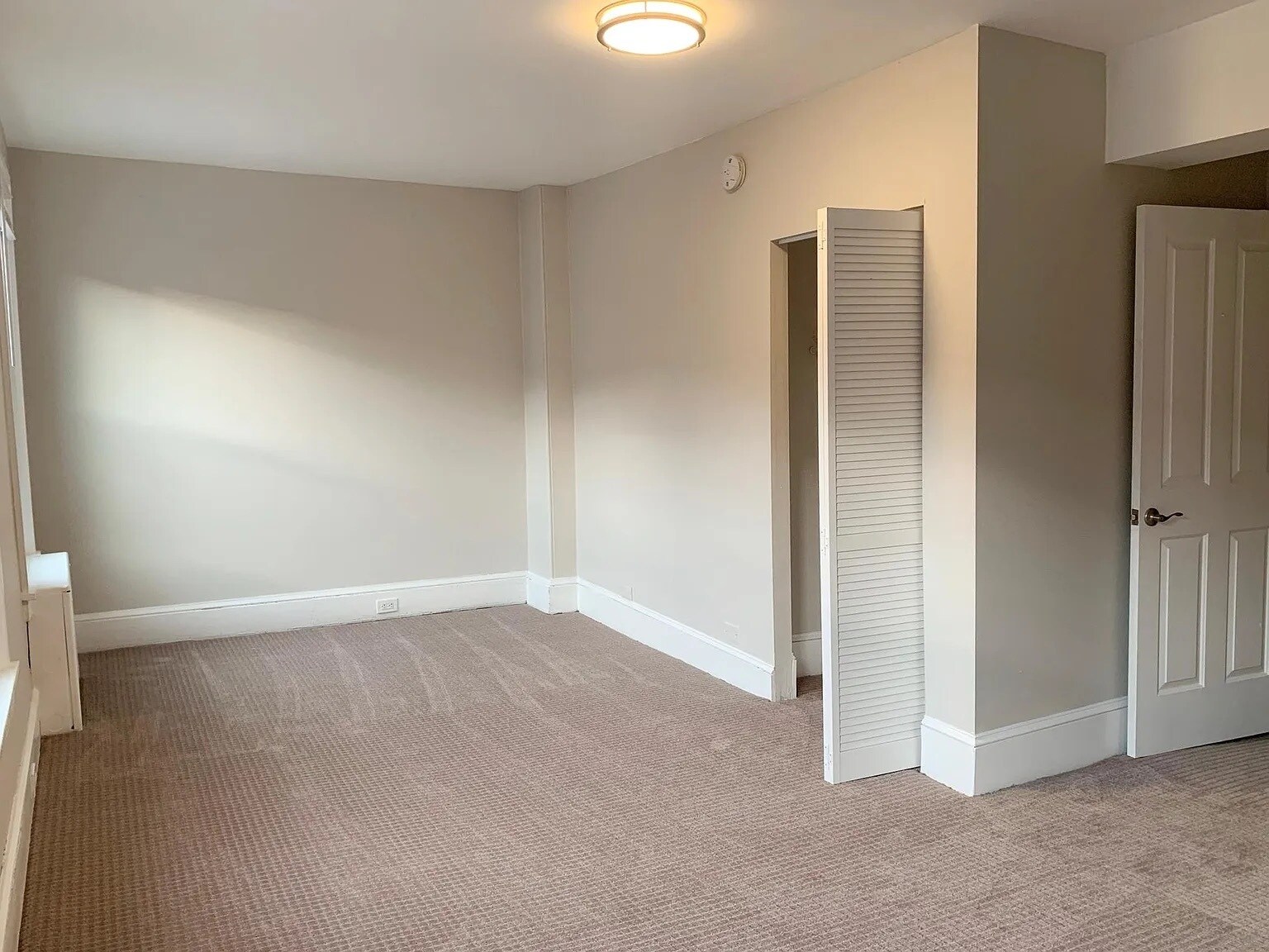 Building Photo - 142 E Gay St