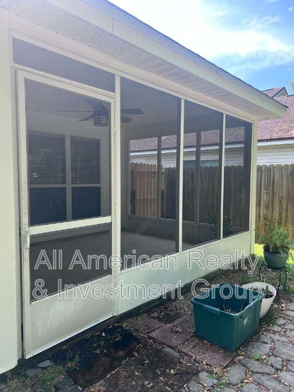 Building Photo - 989 Claeven Cir