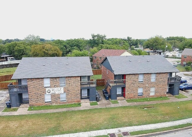 Building Photo - 912 Isbell Rd