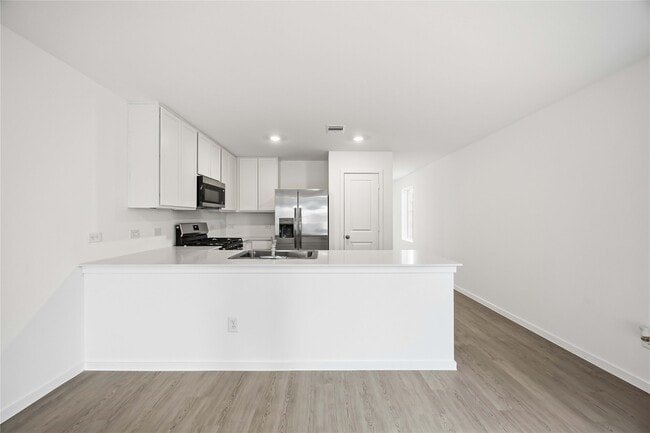 Building Photo - 16842 Spotted Oak Dr